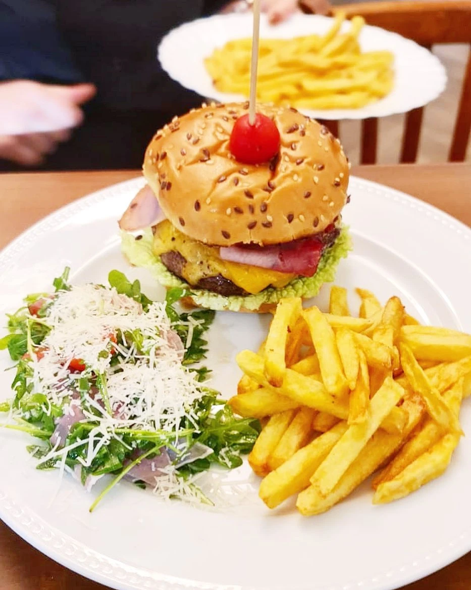 Sic Cazare | Pensiune (K1537-12) Imaginea poate fi supusă drepturilor de autor. Se recomandă contactarea titularului drepturilor.