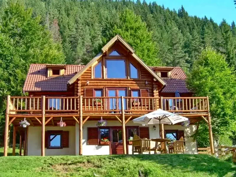 Gyilkostó Szállás | Villa (K0242-53) A kép szerzői jogvédelem alatt állhat. Javasolt a kapcsolatfelvétel a jog tulajdonossal.