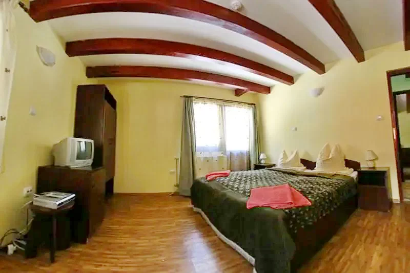 Lacu Roșu Cazare | Vilă (K0254-13) Imaginea poate fi supusă drepturilor de autor. Se recomandă contactarea titularului drepturilor.