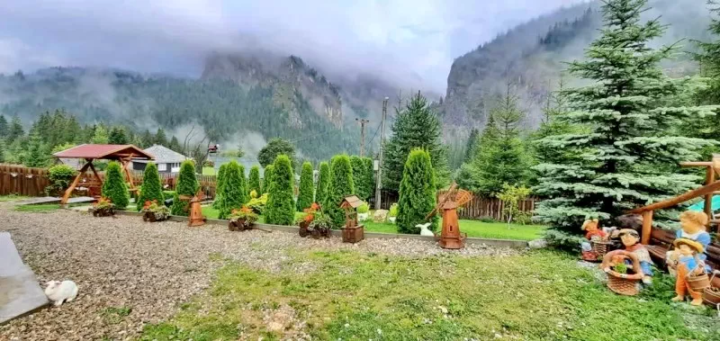 Lacu Roșu Cazare | Pensiune (K0910-23) Imaginea poate fi supusă drepturilor de autor. Se recomandă contactarea titularului drepturilor.