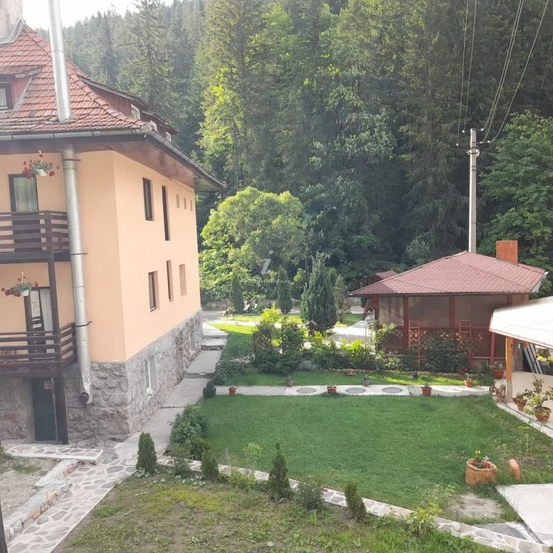 Gyilkostó Szállás | Panzió (K0922-17) A kép szerzői jogvédelem alatt állhat. Javasolt a kapcsolatfelvétel a jog tulajdonossal. Gyilkostó Szállás | Panzió (K0922-17) A kép szerzői jogvédelem alatt állhat. Javasolt a kapcsolatfelvétel a jog tulajdonossal.