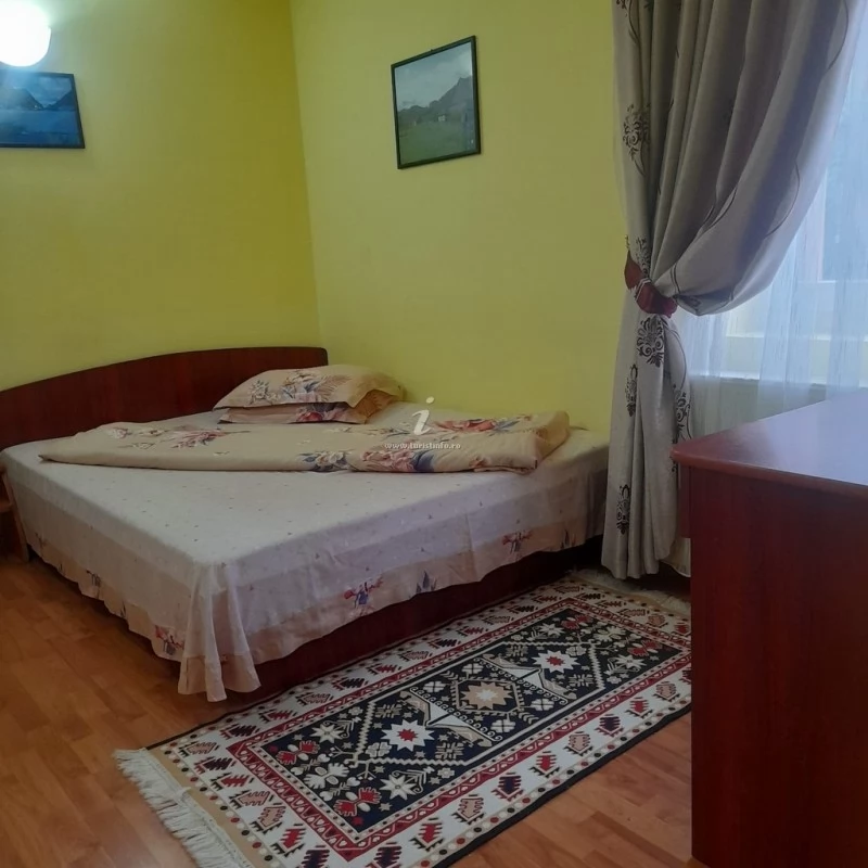 Lacu Roșu Cazare | Pensiune (K0922-23) Imaginea poate fi supusă drepturilor de autor. Se recomandă contactarea titularului drepturilor.