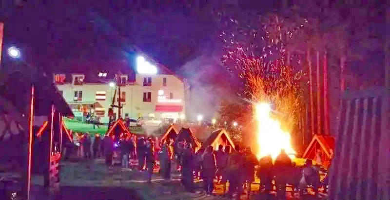 Cazare Lacu Roșu - Casuțele Turist* | Gyilkostó - Turista Faházak*. Imaginea poate fi supusă drepturilor de autor. Se recomandă contactarea titularului drepturilor.