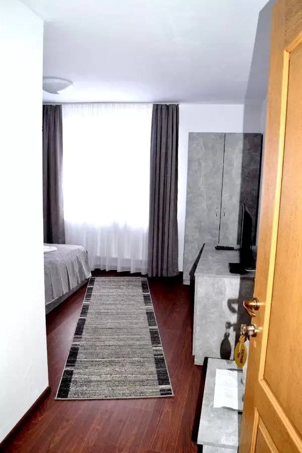 Lacu Roșu Cazare | Vilă (K1366-18) Imaginea poate fi supusă drepturilor de autor. Se recomandă contactarea titularului drepturilor.