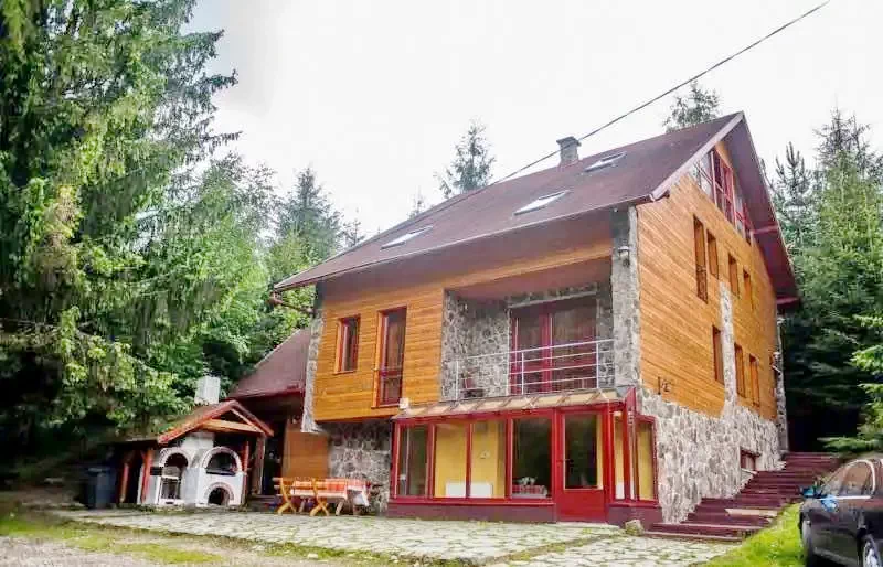 Gheorgheni Cazare | Cabană (K0156-28) Imaginea poate fi supusă drepturilor de autor. Se recomandă contactarea titularului drepturilor.