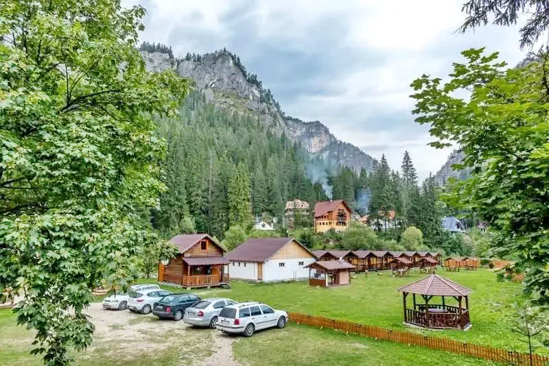 Lacu Roșu Cazare | Cabană (K0950-63) Imaginea poate fi supusă drepturilor de autor. Se recomandă contactarea titularului drepturilor.