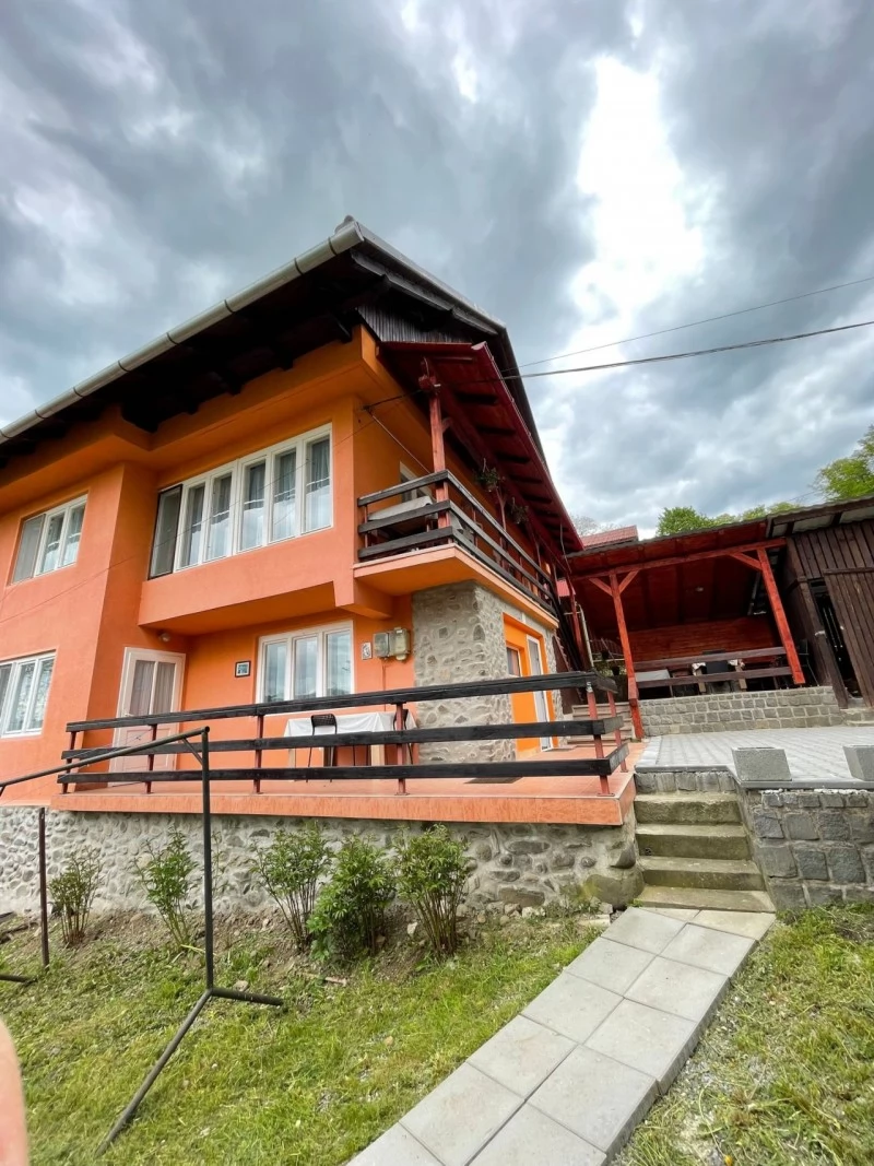 Sovata Cazare | Cabană (K0817-33) Imaginea poate fi supusă drepturilor de autor. Se recomandă contactarea titularului drepturilor.