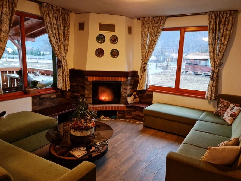 Sub Cetate Cazare | Cabană (K0629-31) Imaginea poate fi supusă drepturilor de autor. Se recomandă contactarea titularului drepturilor.