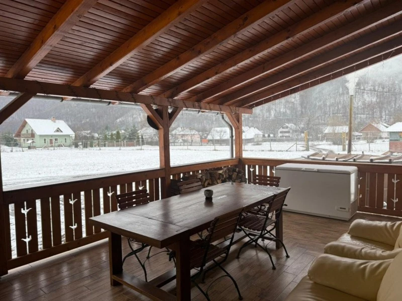 Sub Cetate Cazare | Cabană (K0629-37) Imaginea poate fi supusă drepturilor de autor. Se recomandă contactarea titularului drepturilor.