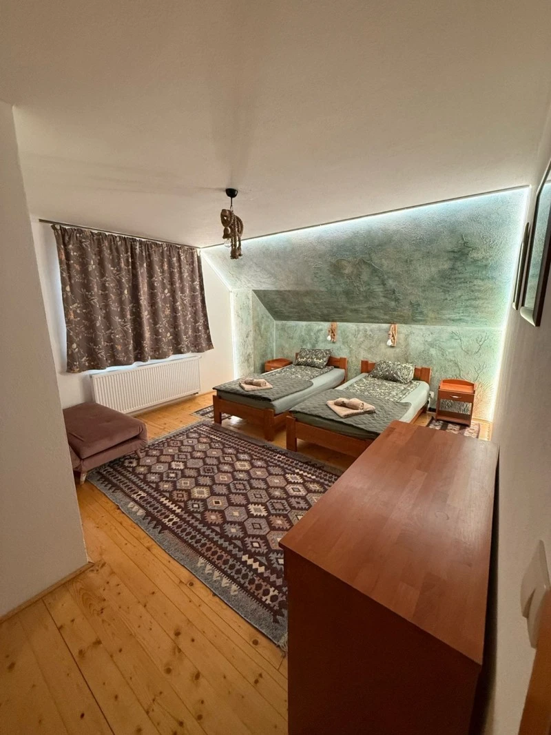 Sub Cetate Cazare | Cabană (K0629-44) Imaginea poate fi supusă drepturilor de autor. Se recomandă contactarea titularului drepturilor.