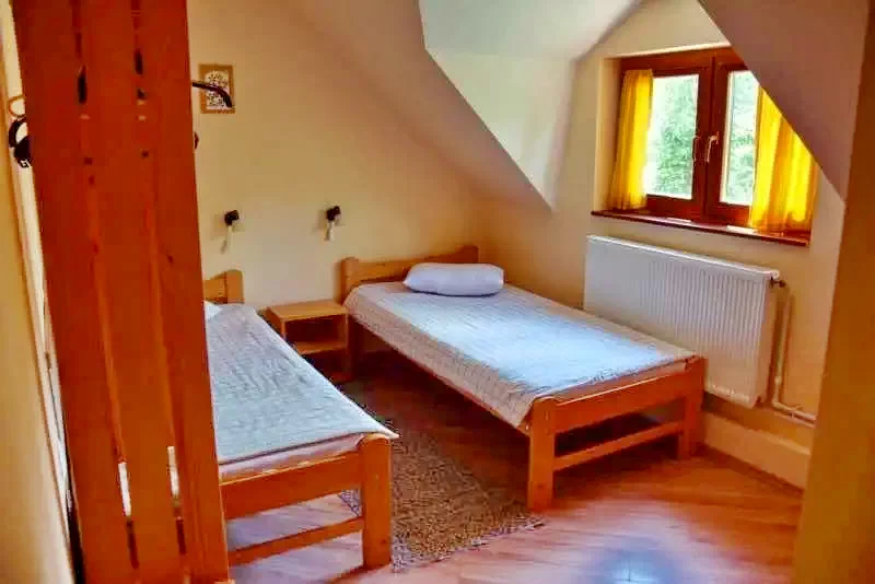 Sub Cetate Cazare | Pensiune (K1033-35) Imaginea poate fi supusă drepturilor de autor. Se recomandă contactarea titularului drepturilor.