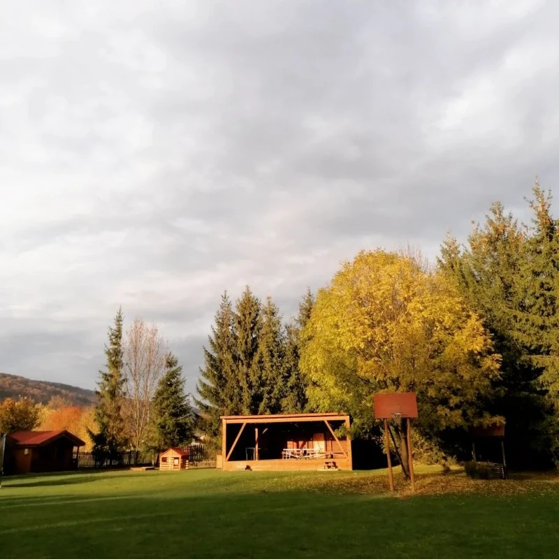 Sub Cetate Cazare | Pensiune (K1033-61) Imaginea poate fi supusă drepturilor de autor. Se recomandă contactarea titularului drepturilor.