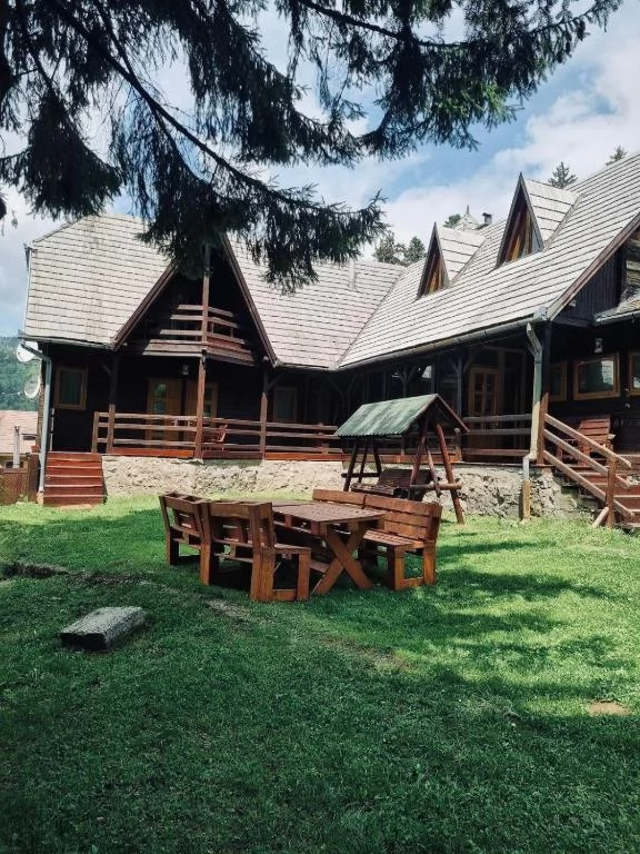 Tusnádfürdő Szállás | Apartmanház (K0046-44) A kép szerzői jogvédelem alatt állhat. Javasolt a kapcsolatfelvétel a jog tulajdonossal.