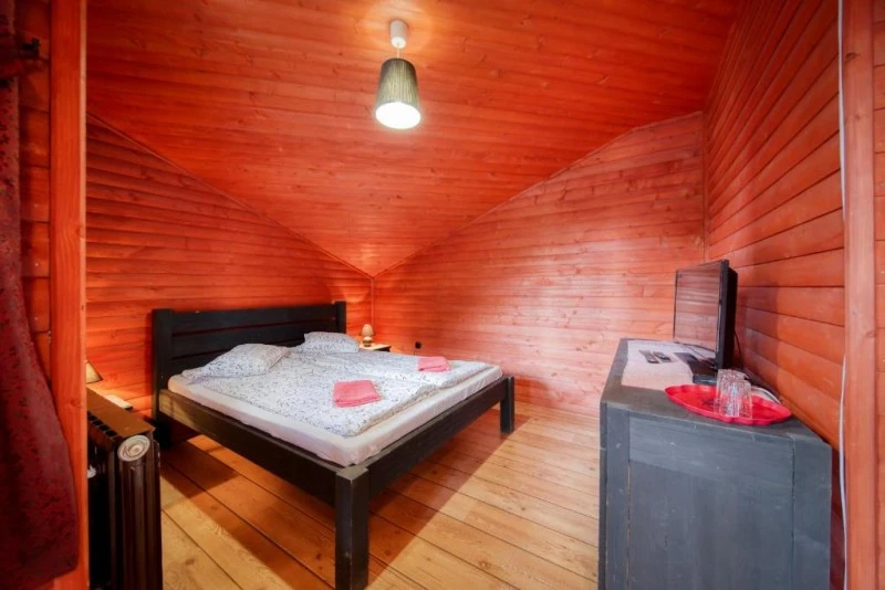 Zetea Cazare | Pensiune (K1603-100) Imaginea poate fi supusă drepturilor de autor. Se recomandă contactarea titularului drepturilor.