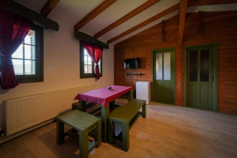 Zetea Cazare | Pensiune (K1603-105) Imaginea poate fi supusă drepturilor de autor. Se recomandă contactarea titularului drepturilor.