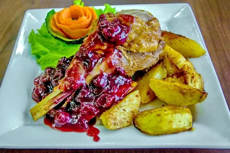 Arad Cazare | Hotel** (K1435-4) Imaginea poate fi supusă drepturilor de autor. Se recomandă contactarea titularului drepturilor.