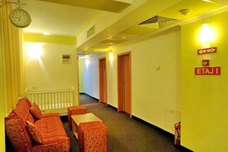 Arad Cazare | Hotel** (K1435-11) Imaginea poate fi supusă drepturilor de autor. Se recomandă contactarea titularului drepturilor.