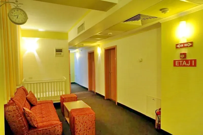 Arad Cazare | Hotel** (K1435-18) Imaginea poate fi supusă drepturilor de autor. Se recomandă contactarea titularului drepturilor.