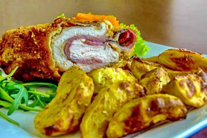 Arad Cazare | Hotel** (K1435-20) Imaginea poate fi supusă drepturilor de autor. Se recomandă contactarea titularului drepturilor.