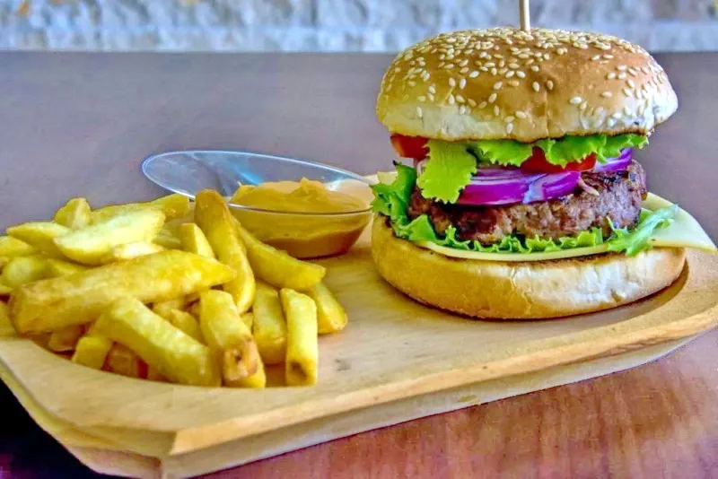 Arad Cazare | Hotel** (K1435-23) Imaginea poate fi supusă drepturilor de autor. Se recomandă contactarea titularului drepturilor.