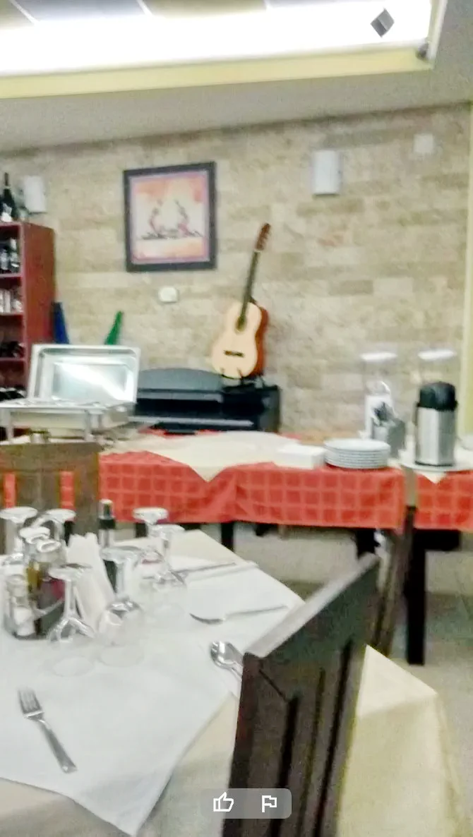 Arad Cazare | Hotel** (K1435-28) Imaginea poate fi supusă drepturilor de autor. Se recomandă contactarea titularului drepturilor.