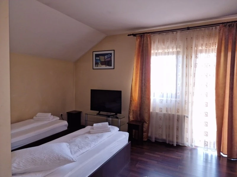 Sibiu Cazare | Pensiune (K1605-23) Imaginea poate fi supusă drepturilor de autor. Se recomandă contactarea titularului drepturilor.