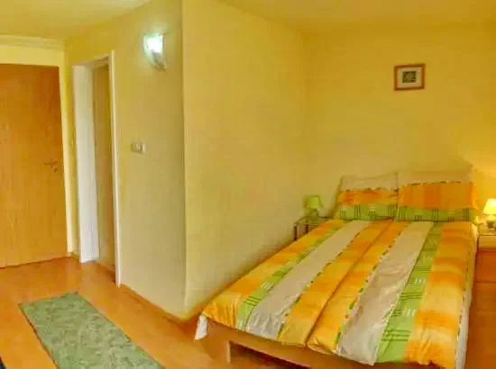 Aiud Cazare | Hostel (K1150-6) Imaginea poate fi supusă drepturilor de autor. Se recomandă contactarea titularului drepturilor.