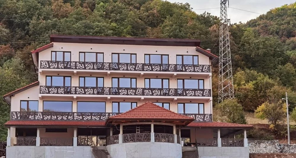 Dubova Cazare | Pensiune (K1559-48) Imaginea poate fi supusă drepturilor de autor. Se recomandă contactarea titularului drepturilor.