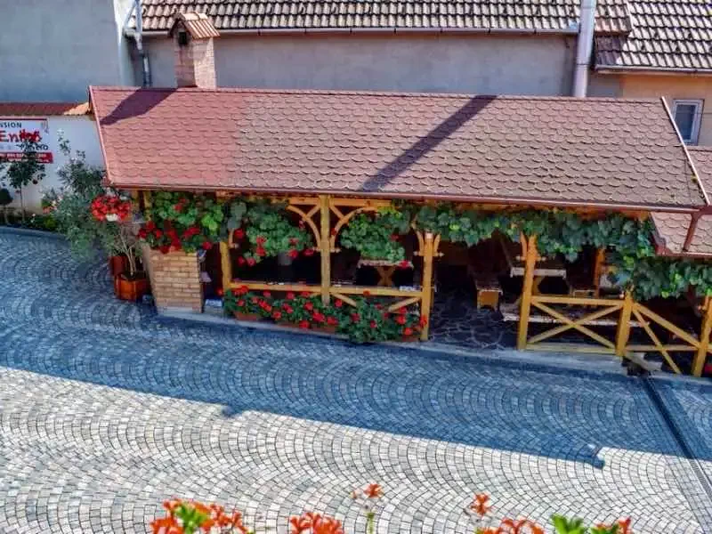 Cazare Corund - Pensiunea Enikő** | Korond - Enikő Panzió**. Imaginea poate fi supusă drepturilor de autor. Se recomandă contactarea titularului drepturilor.