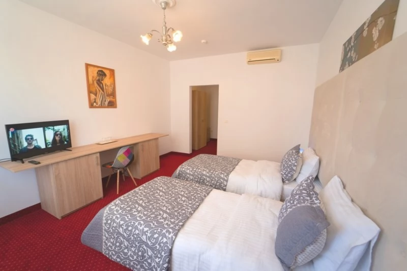 Timișoara Cazare | Hotel*** (K0912-15) Imaginea poate fi supusă drepturilor de autor. Se recomandă contactarea titularului drepturilor.