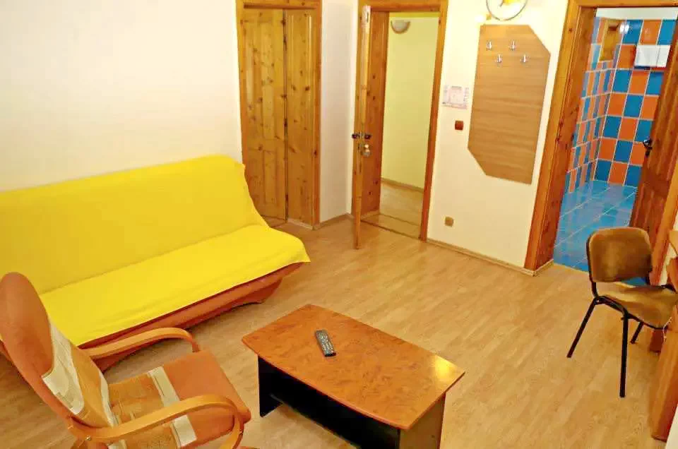 Băile Herculane Cazare | Pensiune (K0895-15) Imaginea poate fi supusă drepturilor de autor. Se recomandă contactarea titularului drepturilor.