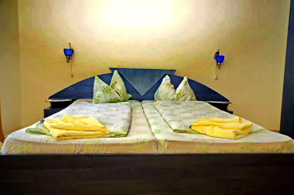 Băile Herculane Cazare | Pensiune (K0895-18) Imaginea poate fi supusă drepturilor de autor. Se recomandă contactarea titularului drepturilor.