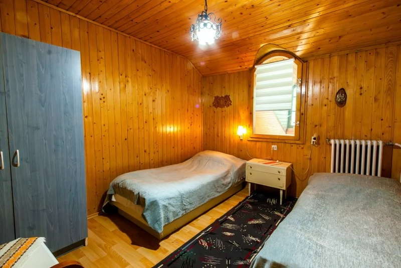 Pasul Bucin Cazare | Cabană (K0494-23) Imaginea poate fi supusă drepturilor de autor. Se recomandă contactarea titularului drepturilor.