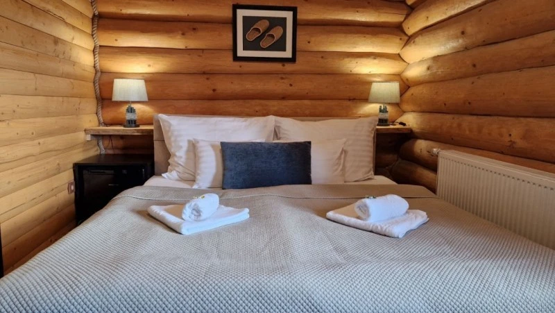 Bucsin-tető Szállás | Panzió (K1073-8) A kép szerzői jogvédelem alatt állhat. Javasolt a kapcsolatfelvétel a jog tulajdonossal.