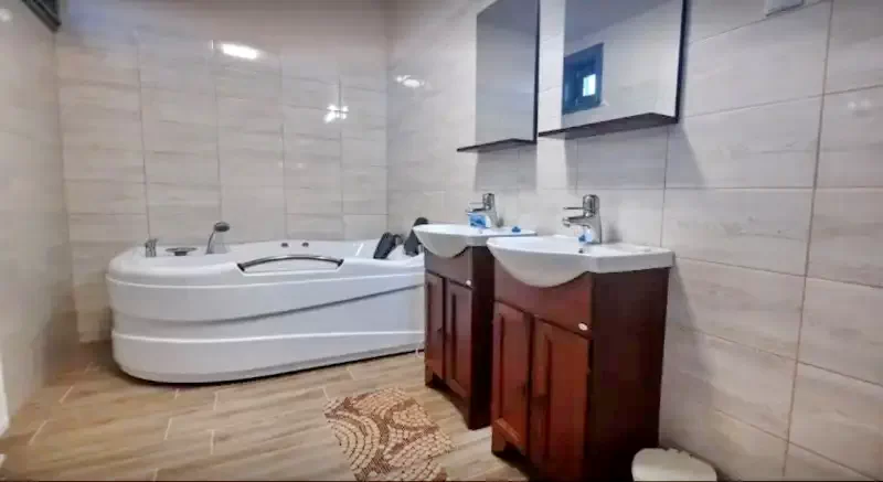 Bucsin-tető Szállás | Panzió (K1373-3) A kép szerzői jogvédelem alatt állhat. Javasolt a kapcsolatfelvétel a jog tulajdonossal.