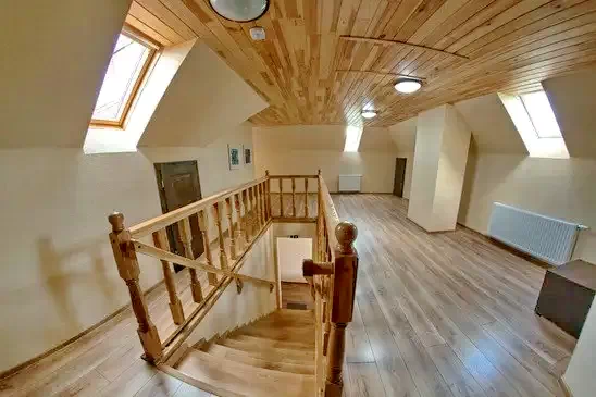 Pasul Bucin Cazare | Pensiune (K1373-24) Imaginea poate fi supusă drepturilor de autor. Se recomandă contactarea titularului drepturilor.