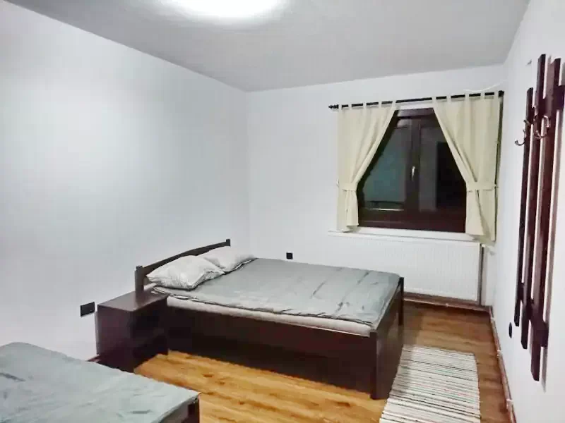 Pasul Bucin Cazare | Casă de oaspeți (K1374-10) Imaginea poate fi supusă drepturilor de autor. Se recomandă contactarea titularului drepturilor.