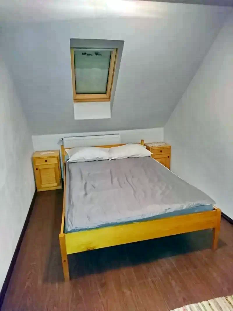 Bucsin-tető Szállás | Vendégház (K1374-16) A kép szerzői jogvédelem alatt állhat. Javasolt a kapcsolatfelvétel a jog tulajdonossal.