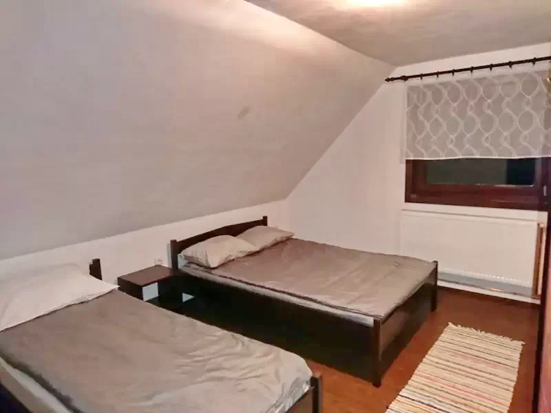 Bucsin-tető Szállás | Vendégház (K1374-18) A kép szerzői jogvédelem alatt állhat. Javasolt a kapcsolatfelvétel a jog tulajdonossal.