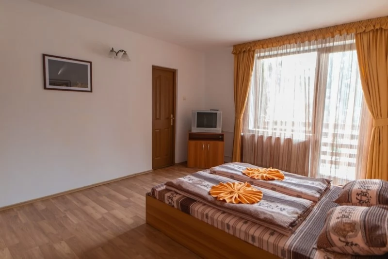 Pasul Bucin Cazare | Casă de oaspeți (K1502-13) Imaginea poate fi supusă drepturilor de autor. Se recomandă contactarea titularului drepturilor.