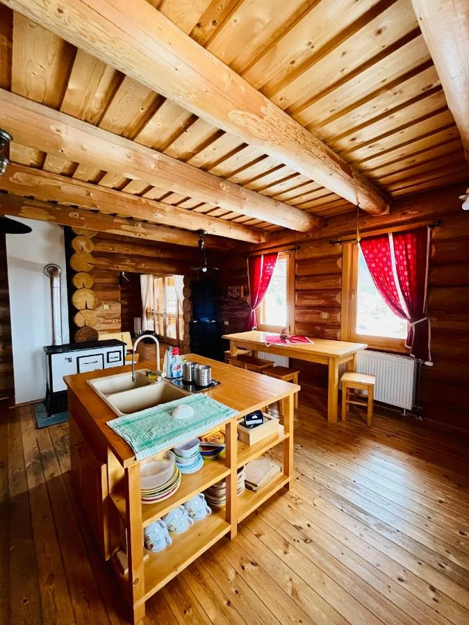 Pasul Bucin Cazare | Cabană (K1518-5) Imaginea poate fi supusă drepturilor de autor. Se recomandă contactarea titularului drepturilor.