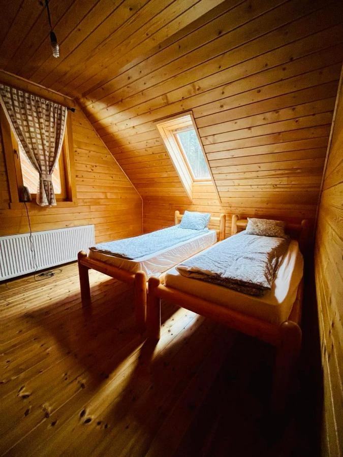 Pasul Bucin Cazare | Cabană (K1518-10) Imaginea poate fi supusă drepturilor de autor. Se recomandă contactarea titularului drepturilor.