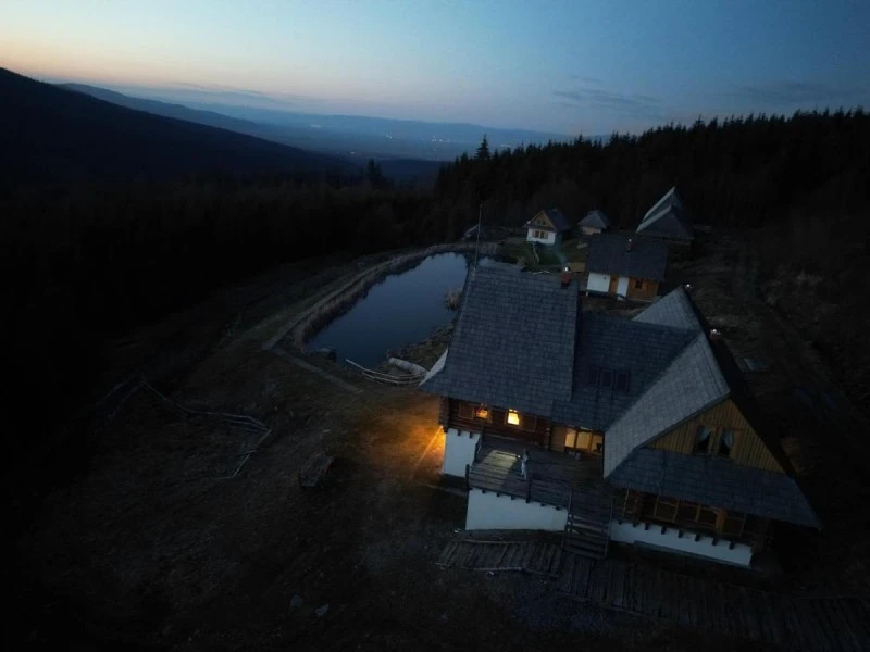 Bucsin-tető Szállás | Kulcsosház (K1518-21) A kép szerzői jogvédelem alatt állhat. Javasolt a kapcsolatfelvétel a jog tulajdonossal.