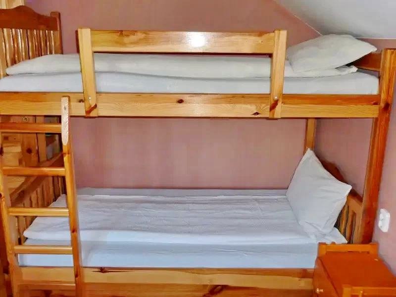 Izvoare Cazare | Cabană (K0723-16) Imaginea poate fi supusă drepturilor de autor. Se recomandă contactarea titularului drepturilor.