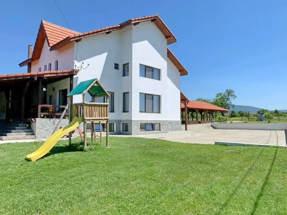 Sasca Montană Cazare | Pensiune (K1271-33) Imaginea poate fi supusă drepturilor de autor. Se recomandă contactarea titularului drepturilor.