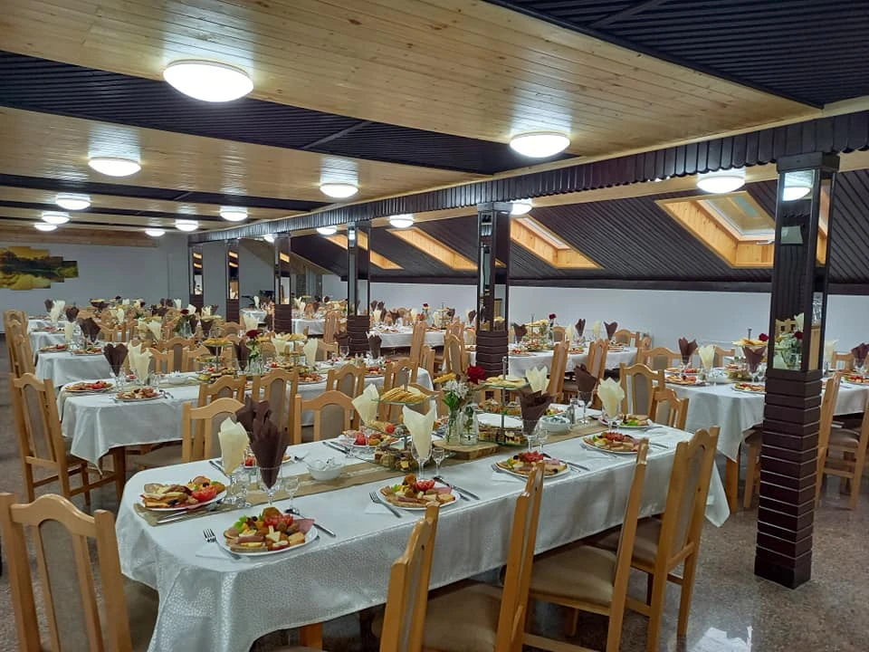 Ghelința Cazare | Pensiune (K1607-2) Imaginea poate fi supusă drepturilor de autor. Se recomandă contactarea titularului drepturilor.