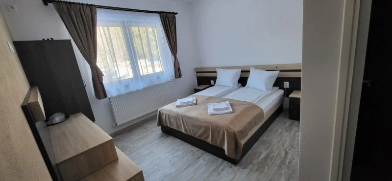 Ghelința Cazare | Pensiune (K1607-11) Imaginea poate fi supusă drepturilor de autor. Se recomandă contactarea titularului drepturilor.