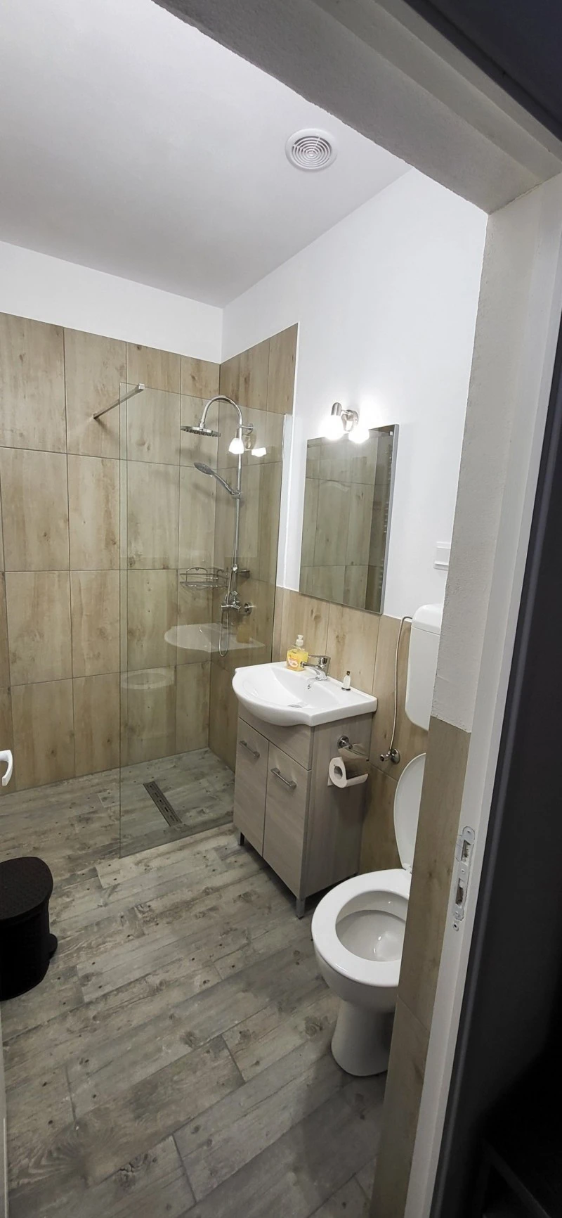 Ghelința Cazare | Pensiune (K1607-12) Imaginea poate fi supusă drepturilor de autor. Se recomandă contactarea titularului drepturilor.