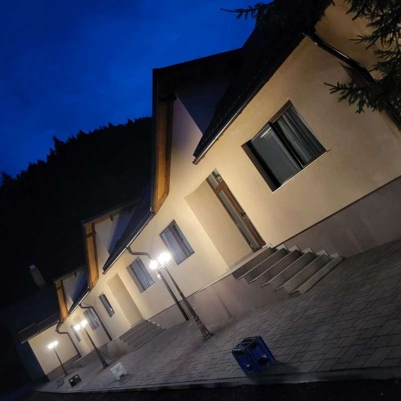 Ghelința Cazare | Pensiune (K1607-19) Imaginea poate fi supusă drepturilor de autor. Se recomandă contactarea titularului drepturilor.