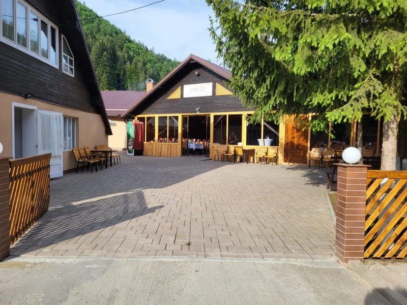 Ghelința Cazare | Pensiune (K1607-20) Imaginea poate fi supusă drepturilor de autor. Se recomandă contactarea titularului drepturilor.